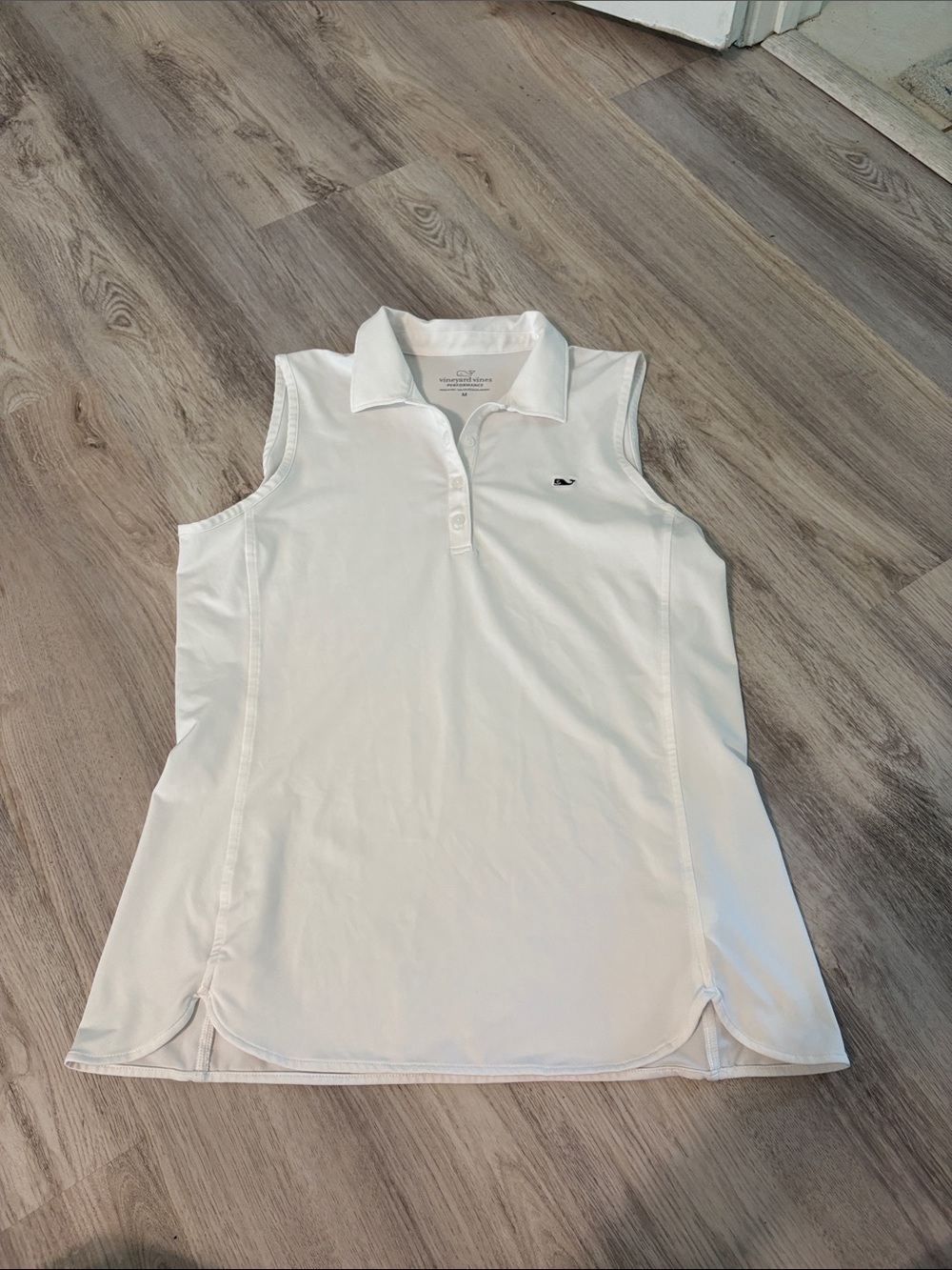 Vineyard Vines Performance Top